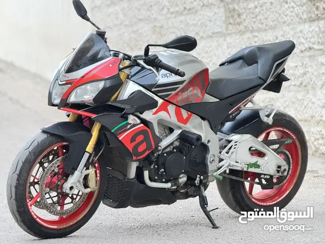Aprilia tuono v41100cc rr  دراجه مميزه جدا تصنيف ستريت  قويه جدا 1100 سيسي  مرخصه ممشى قليل جدا جدا