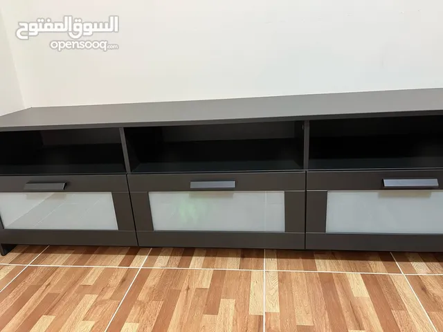‏طاولة شاشة من أيكيا بحالة ممتازة