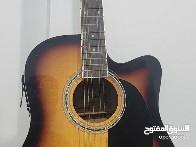 جيتار اصلى بحالة جيدة جدا البيع لدواعي السفر