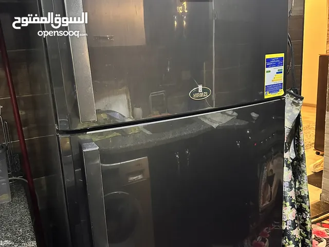 ثلاجه للبيع عشان المكان