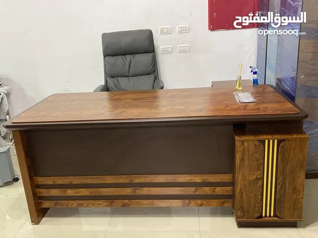 اثاث مكتبي داخل رام الله