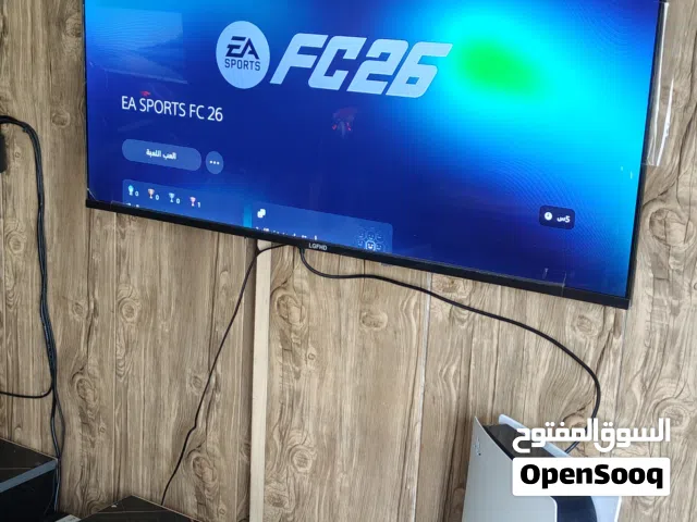 للبيع اثنين بلاي ستيشنات اثنين شاشات خمس يدات وسبع العاب