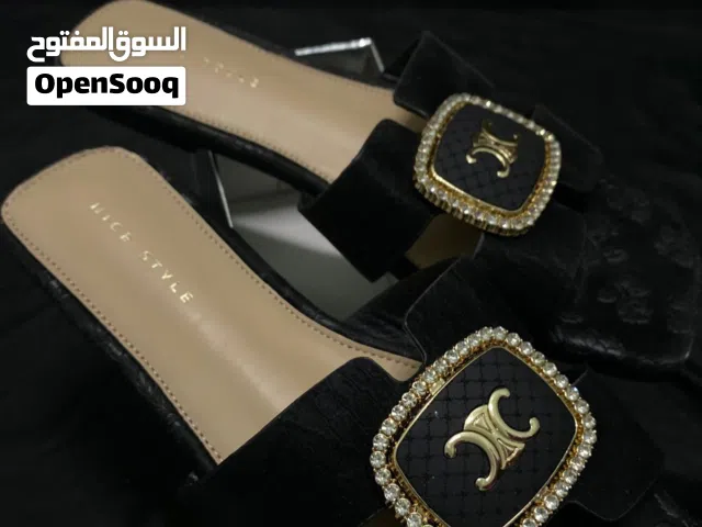 نعال نسائيه غير مستخدمه  بكرتونها مقاس 39 لون اسود