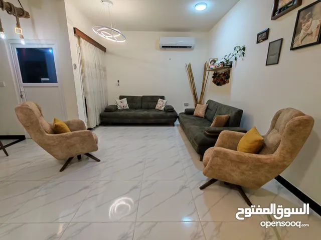 قنفات 8 نفر ؛2 عدد ام الثلاث نفرات و 2 عدد ام النفر واحد  القنفات ام الثلاث نفرات تصير منام