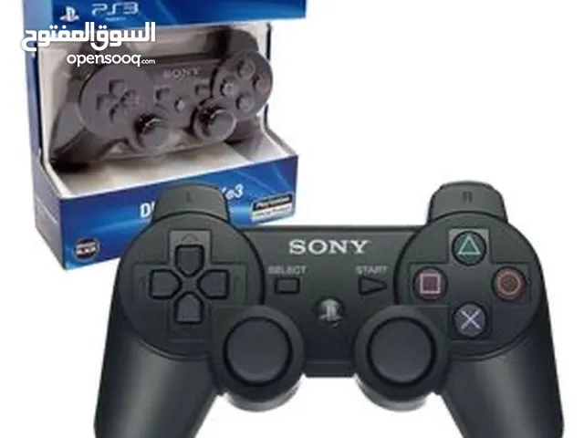 اجهزه تحكم بلاستيشن 3 كونها لاسلكيه ودات تصميم مريح وتستخدم مستشعرات الحركة sixaxis بالاضافه الي الا