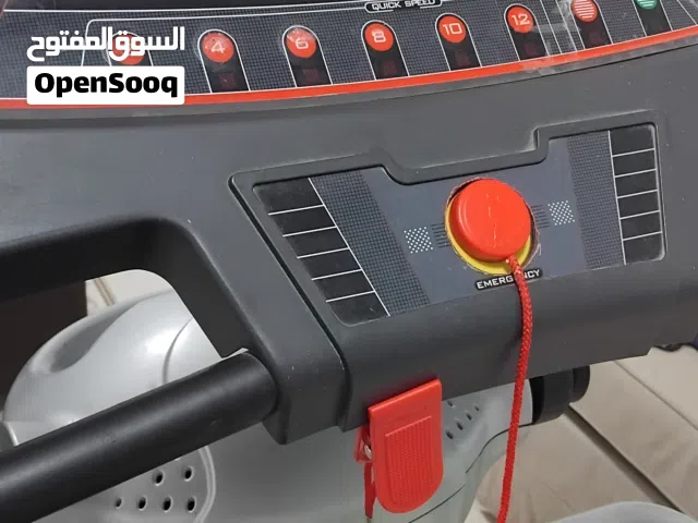 جهاز سير رياضي بحالة ممتازة قابلة للطي مع مفتاح امان بسعر منخفض. . .. ... .... ..... ...... .......