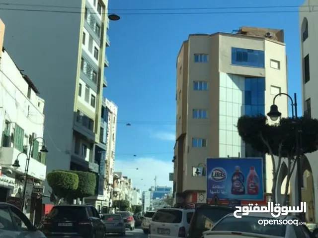مبني تجاري للبيع في موقع ممتاز