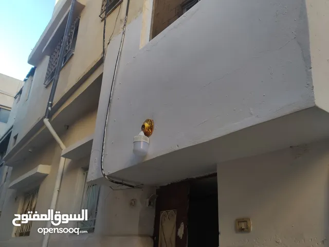 111 m2 3 Bedrooms Apartments for Sale in Zarqa Al ghweariyyeh