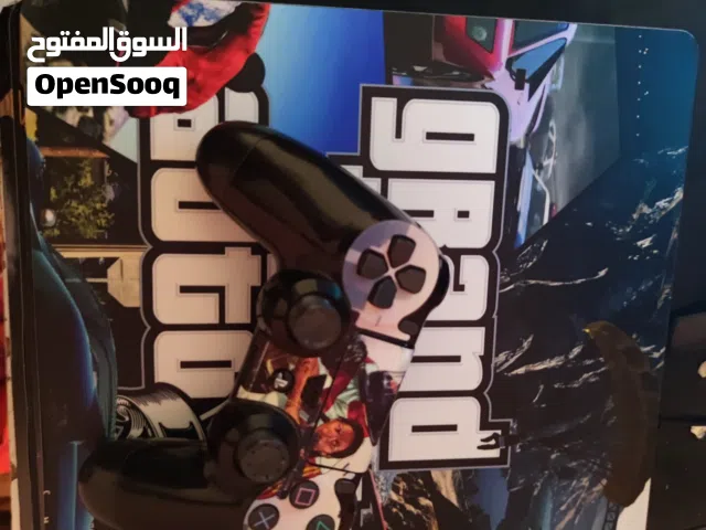 مطلوب بلايستيشن 4 سليم مهكر و يكون بي كامل ملحقاته  و مش مفتوح