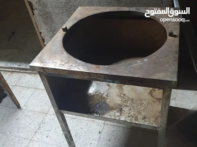 قدر. كبير ياخذ 2 ذبايح مع طاوله استيل