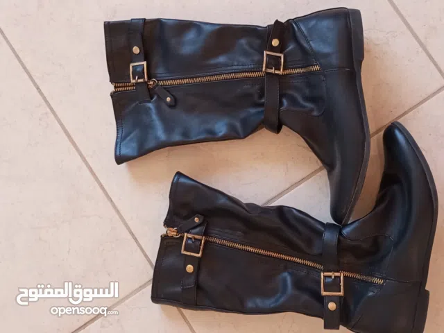 بوت ستاتي نمرة 40 شبه جديد