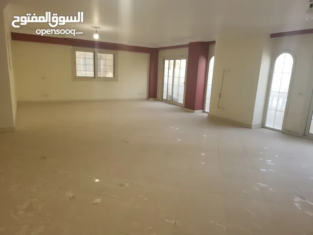 240 m2 3 Bedrooms Apartments for Rent in Cairo Maadi
