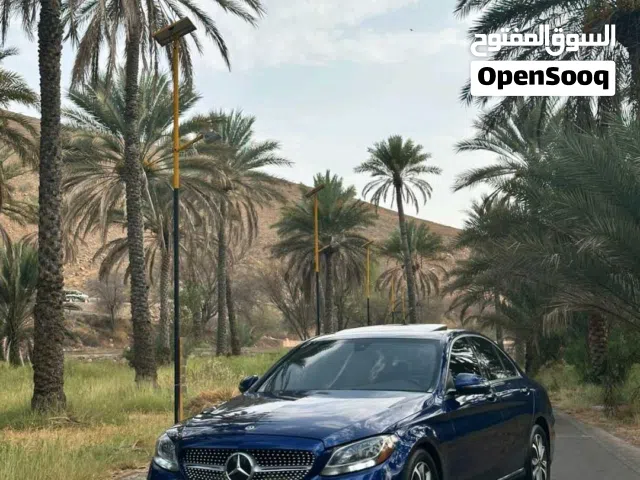مرسيدس بنز الفئة-C 2018 موديل C 300 لون أزرق بحالة جيدة مع مواصفات أمريكية