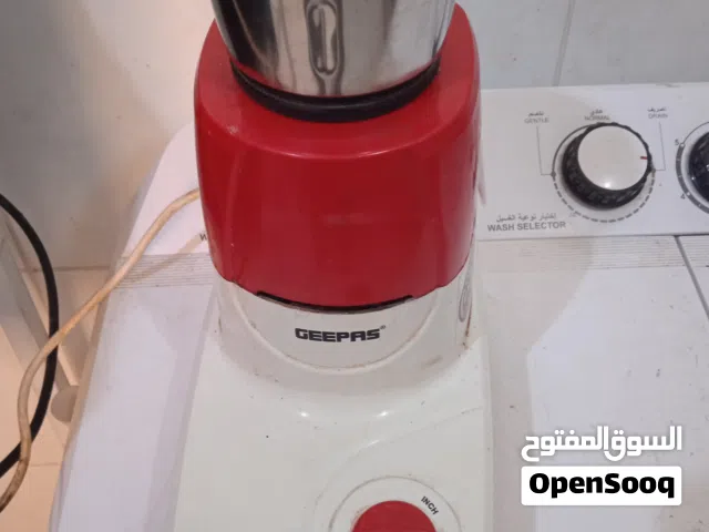 خلاط جيباس مع كوب بحالة جيدة جدًا + غلاية كهربائي وانسا 1.7 لتر + مروحة وانسا  10 دينار مع التفاوض
