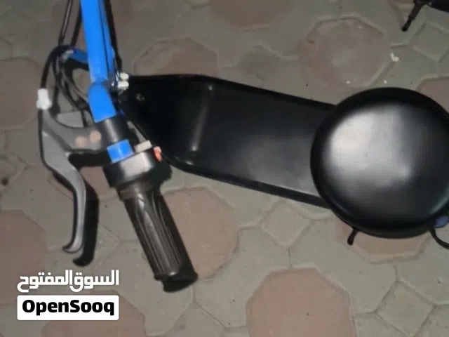 سكوتر وكالة بس اللهم الأحمر بطارية شوية تعبانة والأزرق وكالة