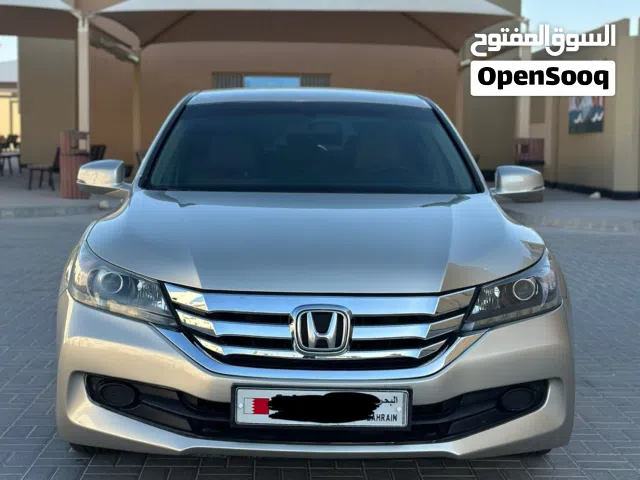 2015 هوندا اكورد Standard