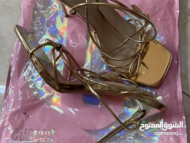 كعب قياس 40 جديد