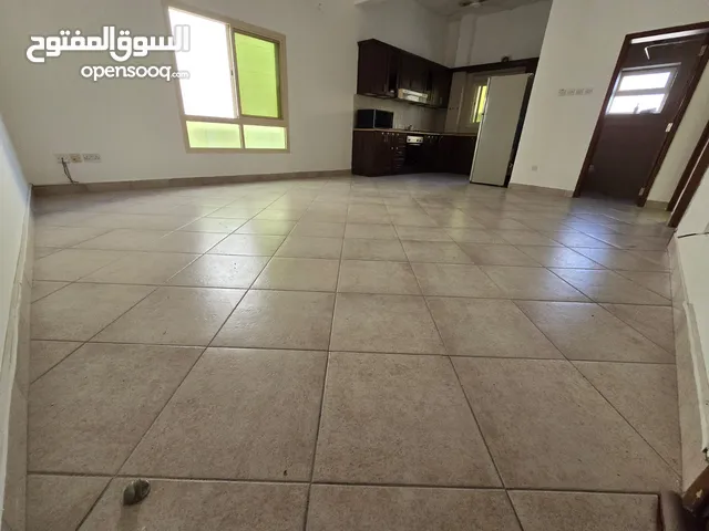 شقه للايجار نص مفروش في الجنبيه