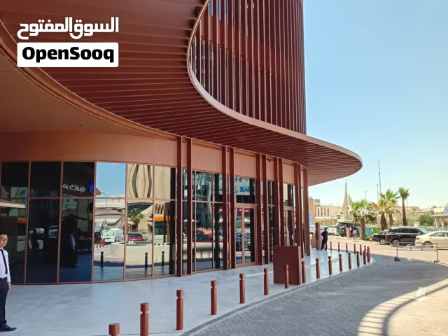 محل ارضي مطل علي الشارع مباشر للايجار بالسالمية داخل مجمع تجاري مميز مساحتة 22 متر وايجارة 1100 دك