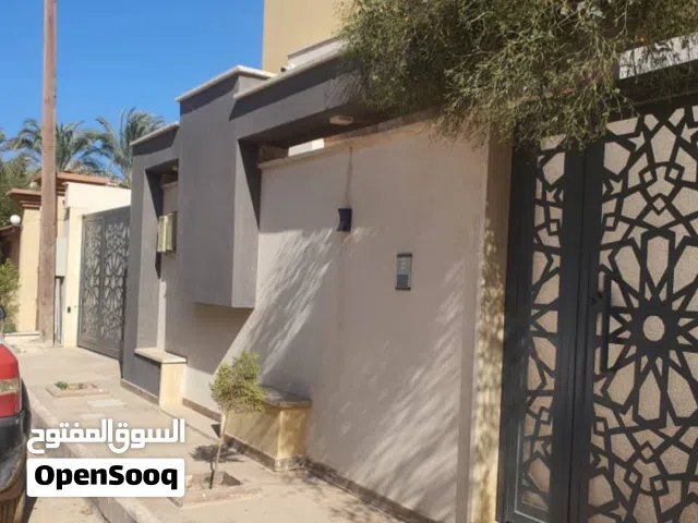 فيلاء 3 طوابق مفصولات بناء جديت مساحه الارض 380 متر والمصقوف 660 متر