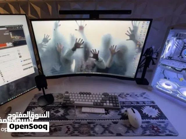 للبيع بي سي سيت اب كامل مع سكان وطاوله