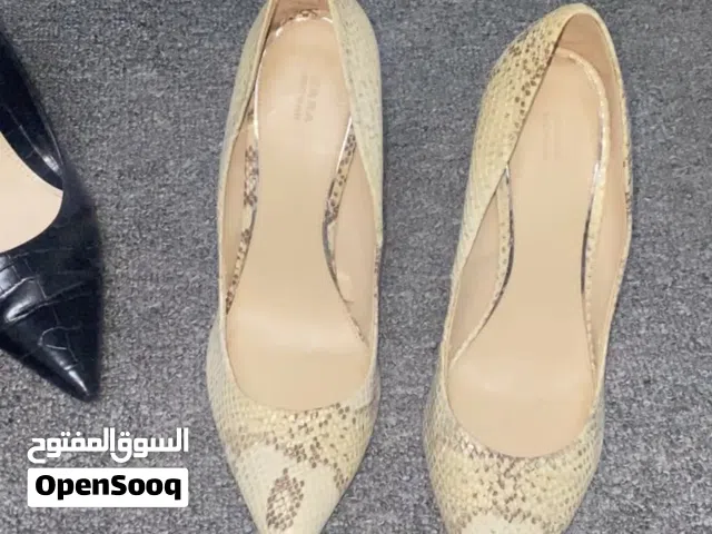 5جزم حريمي كعب عالي بحالة ممتازة مقاس 40 41