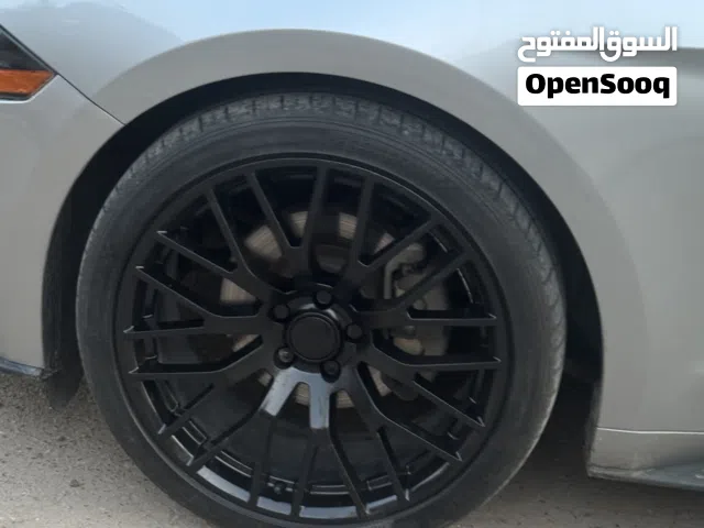 سلام عليكم ويل قياسه 20 هوه وتايراته نضيف كلش واصلي اريده مراوسه ب ويل 18 مع الطارات هم مراوسه فقط