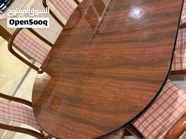 بيع سفرة طعام مكونة من 8 كراسي بحاله جيدة