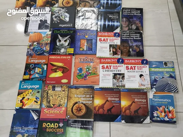 مجموعة كتب بحالة ممتازة للبيع