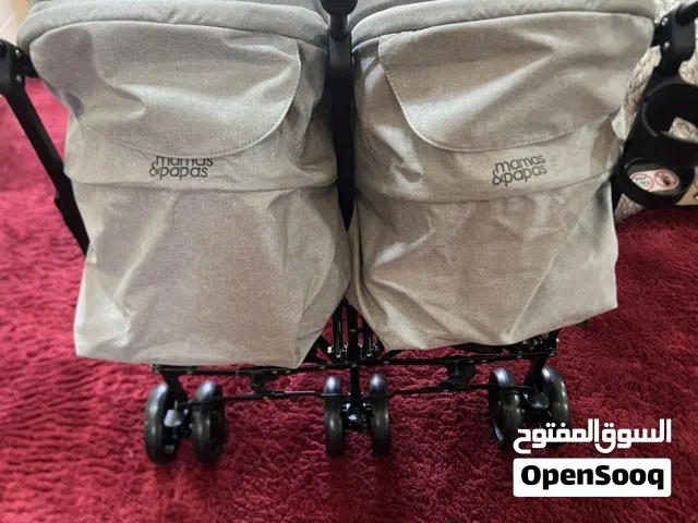 عربة أطفال للتوأم