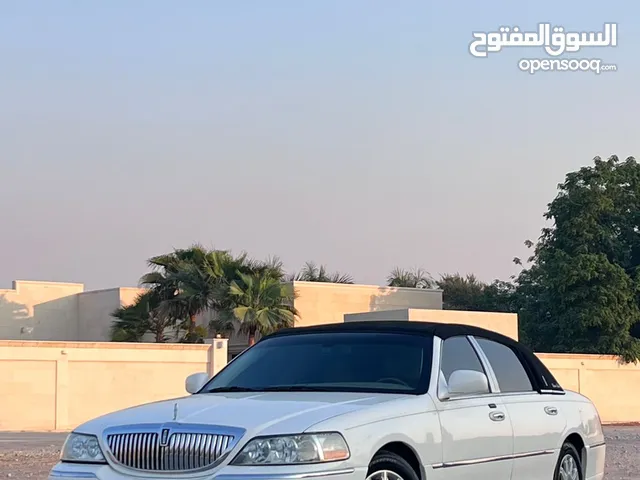 Lincoln town car 2010 USA full price 22,000 Aed