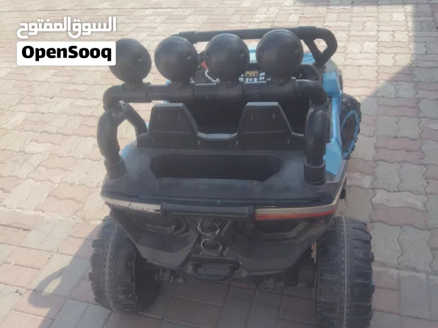 سيارة أطفال