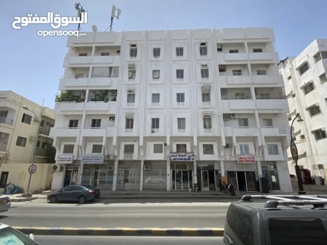 للبيع بنايه في سوق مطرح الكبرى الخط الاول جنب بيت عمان
