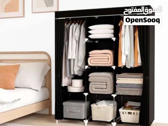 خزانة قماش مثالية لتخزين الملابس إطار المنتج مصنوع من معدن متين ومقاوم .