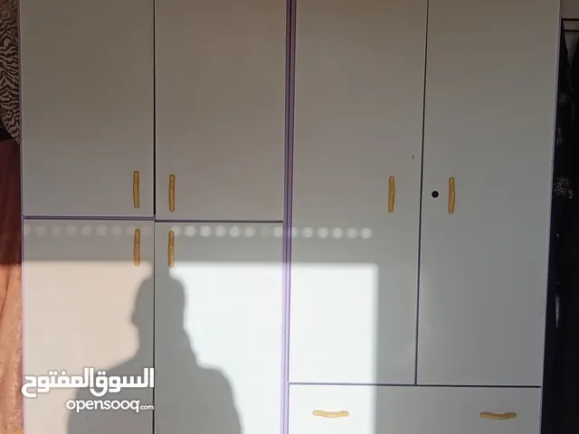 غرف نوم خزائن عدد 5 و تخت عدد 3