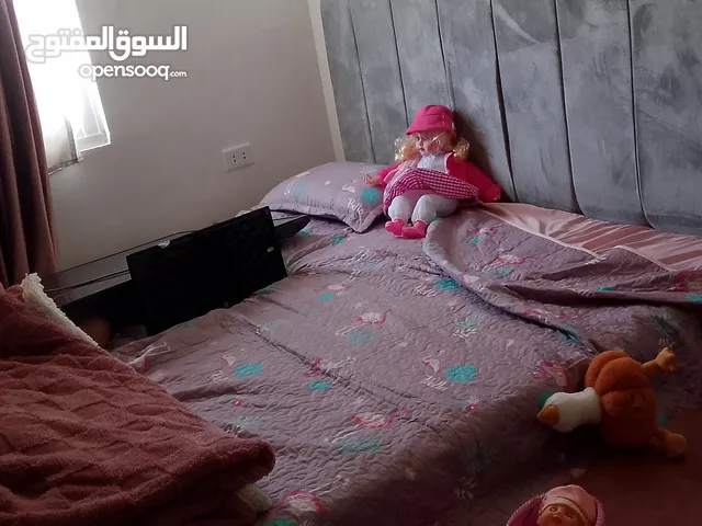 تخت مجوز مع فرشة مجوز منجد جديد لا يوجد كسر أو خدش مع فرشة مجوز