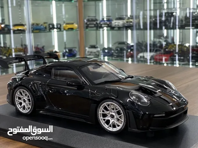 Model Minichamps Porsche 911 (992) GT3 RS (2023) - Black with silver wheels