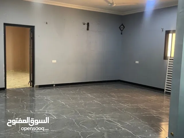 200 m2 3 Bedrooms Apartments for Rent in Northern Governorate Madinat Hamad