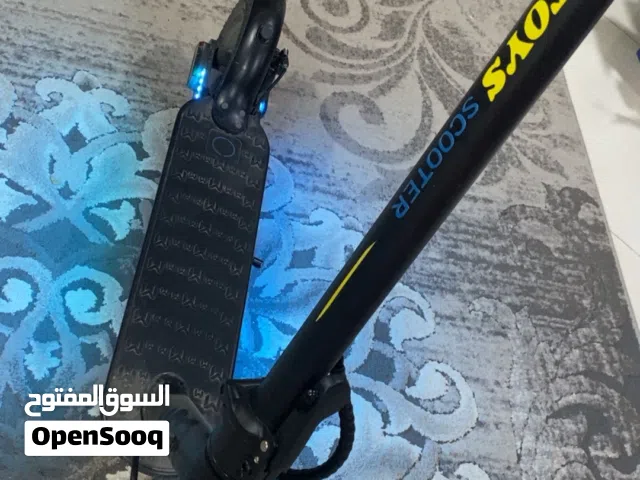 mytoys 750 electric scooter, brand new only used for a 2 weeks, selling because im buying some else.