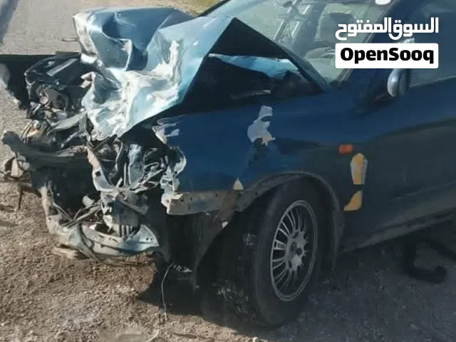 نيسان صني 2001 مضروبة