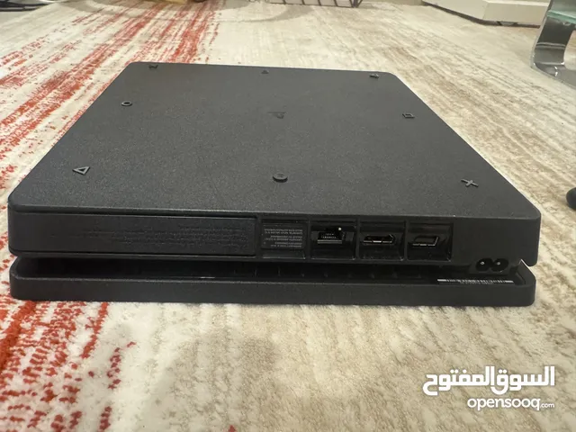 للبيع بلايستيشن 4 مستعمل - بحالة ممتازة