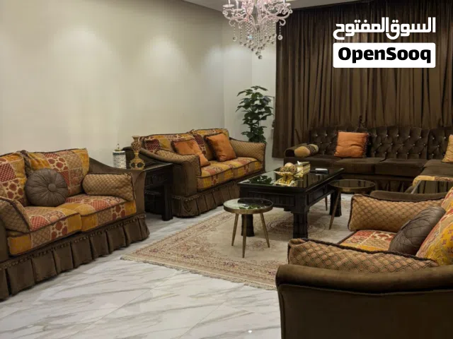 جلسة كنب مع طاولات