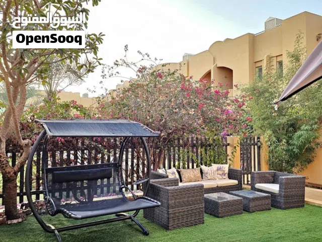 قعده طاوله و كراسي حديقه قويه و فخمه