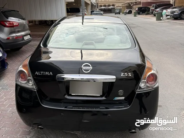 Used Nissan Altima in Mubarak Al-Kabeer