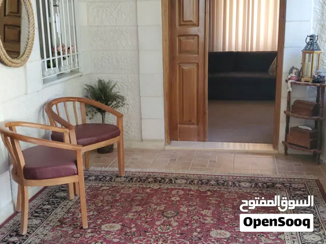 سجاده افغاني  لون خمري بحالة ممتازه