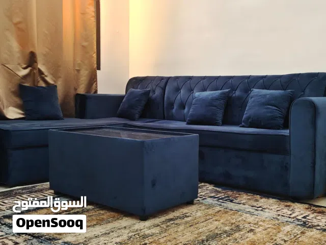 طقم صوفايات منفصل عدد 2 شامل طاولة عدد1 مع اربع مساند مربعة الشكل