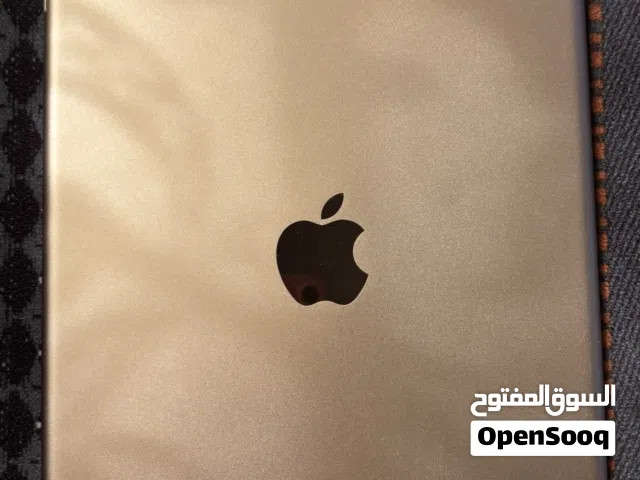 ايباد Apple الجيل الثامن بحالة جيدة جدا ..مستعمل لكن نظيف 100٪
