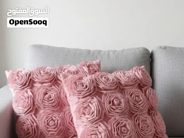 مخدات ورد بارز عدد 3 مستعمل بحاله جيده