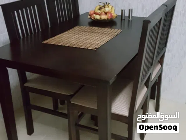 طاولة طعام +اربع كراسي