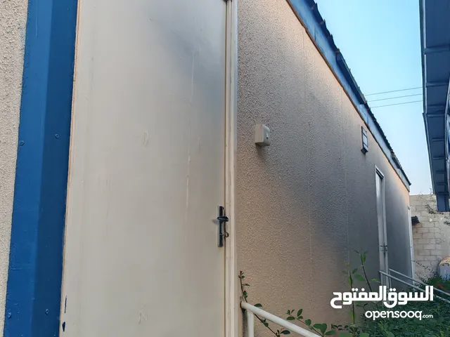 للبيع كرفان نظيف 4 في 12 صالة مع دورة مياه وغرفة مع دورة مياه